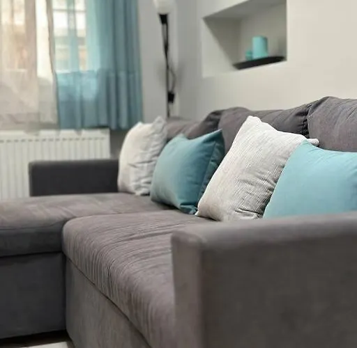 Ellis Oasis Apartment